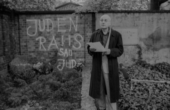 GDR, Berlin, 12 May 1990, demonstration/ rally against the desecration of Brecht's grave, Jews out,