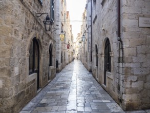 Alley in the old town centre, Dubrovnik, Dalmatia, Croatia, Europe
