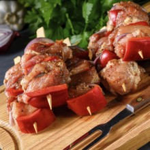 Roh schish kebab mit verschiedenen gemüse