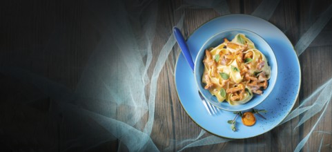 Pappardelle with cheese sauce and fresh chanterelles