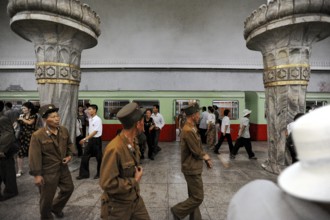 09.08.2012, Pyongyang, North Korea, Asia, People leaving an underground train on the platform of a