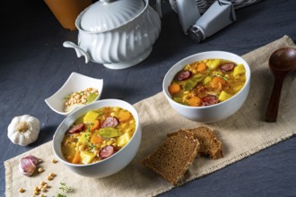 Savoury pea soup according to grandma's recipe