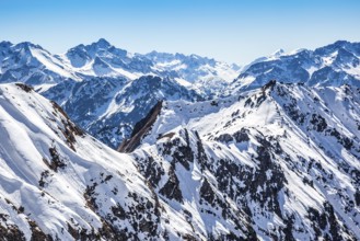 An image of the nice snowy mountains