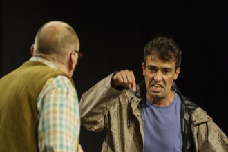 Escalar un gegant, theatrical performance, performed by Xavi Núñez and Santi Pons, directed by