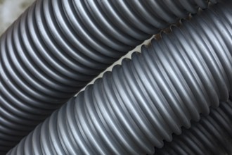 Zwei Hoover-Rohre im Detail als Hintergrund