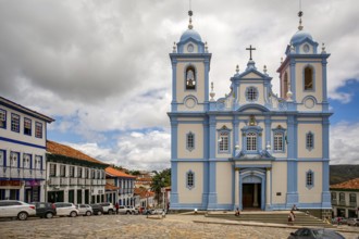Town square with the baroque Catedral Metropolitana de Santo Antonio da Se Diamantina, Minas