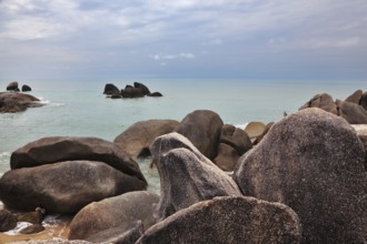 Picturesque rocks on the shore of the Gulf of Thailand. Lamai Beach, Samui Island