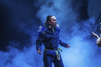 Performers:inside: Jona James Aulepp, Sila Davulcu, Malte Göbel, Kaey Kiel, Doreen Kutzke, Laura