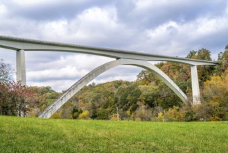 Double Arch Bridge at Natchez Trace Parkway near Franklin, TN, fall scenery