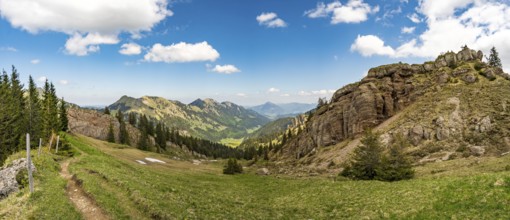 Fantastic mountain tour to the Siplingerkopf and Heidelbeerkopf from the Gunzesried valley in the