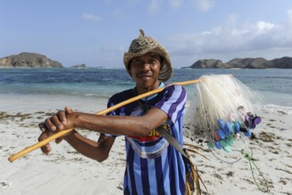 09.09.2011, Lombok, West Nusa Tenggara, Indonesia, Asia, A local fisherman on the beach of Tanjung