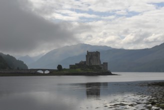 Reflection, morning fog, Eilean Donan Castle, Dornie, Scotland, Great Britain
