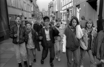 Germany, Schwerin, 02.04.1992, Young people in Schwerin, Europe
