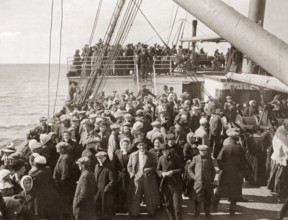 Onboard in 1914. People onboard the canadian steamer RMS Empress of Ireland at the Liverpool harbor