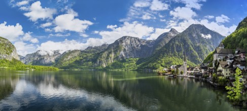 A view of the lake of Hallstatt in Austria with its mountains and blue sky