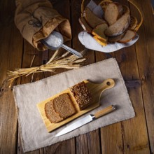 Moist wholemeal bread, crushed or ground wholemeal