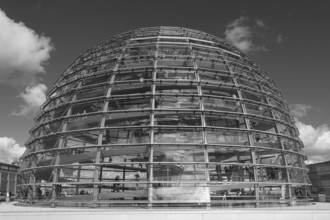 Dome on the Reichstag building in Berlin, black and white, Berlin, Germany, Europe