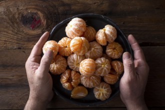 Presentation of Small peeled mandarin oranges on old wooden table