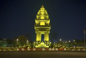 Independence monument in phnom penh cambodia at night