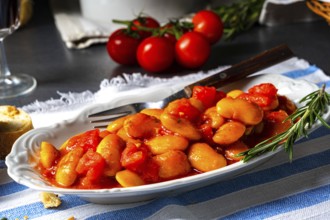 Gigantes Plaki Baked beans in tomato sauce