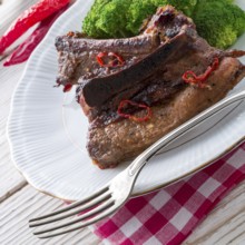 Grilled ones rib with broccoli