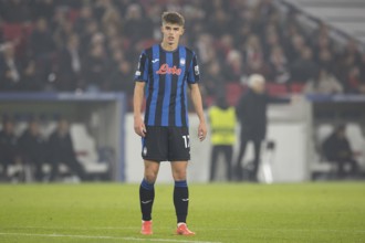 Football match, Charles DE KETELAERE Atalanta Bergamo standing and looking forward, Anrie CHASE VFB
