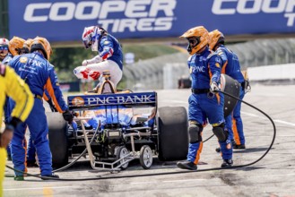 SCOTT DIXON (9) of Auckland, New Zealand comes down pit road after exiting early from Honda Indy