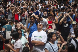 26.12.2019, Singapore, Republic of Singapore, Asia, People gather at the amphitheatre in Kebun Baru