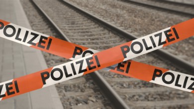 Symbolic image of the cordoned-off railway station
