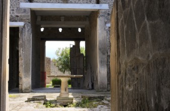 A spartanic roman courtyard in the ancient town of Pompeji