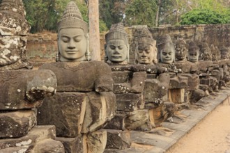 Balustrade with stone gods and demons on the bridge to the southern Tor tor of Angkor Thom