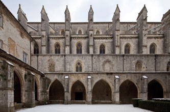 Frankr Saint-Maximin-la-Sainte-Baume Basilica Sainte-Madelaine 60154 North side of the nave seen