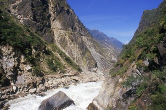 Tiger Leaping Gorge is located north of Lijiang. The Yangtze (Yang Zi) River flows through the
