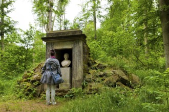 Monument to Duchess Anna Amalia The Seifersdorf Valley stretches along the Große Röder from