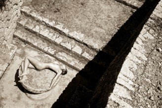 Mujer desnuda, Font Des Verger, Valldemossa, Mallorca, Islas Baleares, Spain, Europe