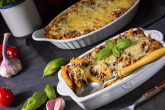 Pasta mince casserole with cheese