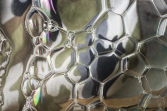 Oil bubbles inside water base form patterns
