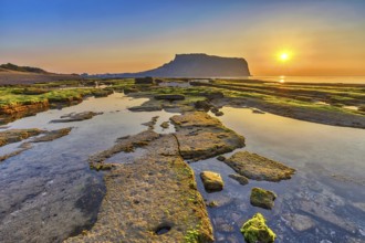 Sunrise at Jeju Do Seongsan Ilchulbong, Jeju Island, South Korea, Asia