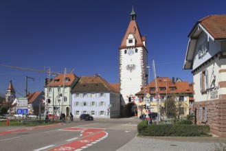 Railway crossing at the Kinzigtorturm in front of the old town Gengenbach, Ortenaukreis,