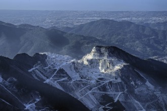 Natural stone, marble, Carrara marble, marble quarries, marble quarry, quarry, Carrara, Italy,