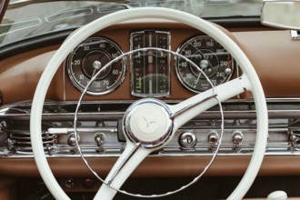 Vintage Mercedes Benz 300 SL 40 H Roadster, 1961, 2975 cc, 115 hp, 235 km/h, close-up of the