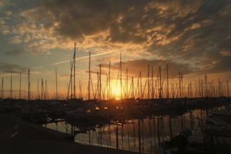 Sunrise in the Grömitz marina