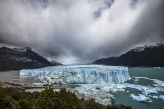Perito Moreno Glacier, glacier tongue, glacier break, Los Glaciares National Park, Santa Cruz,