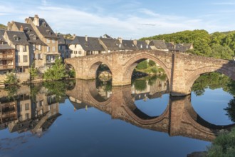 The Pont Vieux over the Lot in the town of Espalion. Aveyron, France, Europe