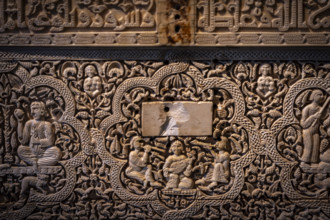 Spanish-Arab chest of the Leire monastery, 1004 after Christ. manufactured in the Madinat Al-Zahira