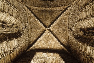 Capela Das Ossos, (capela das almas), iglesia de nuestra senora da Espectaçao, siglo XVIII, Campo