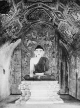 The ruins of Bagan (also spelled Pagan) cover an area of 16 square miles (41 km2). The majority of