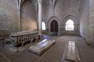Gräber der Äbtissinnen, Kapitelsaal, 12. Jahrhundert, Kloster Santa María de San Salvador de Cañas,