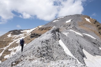 Route of ascent to the Taillon, 3144 meters, French Pyrenees, France, Europe