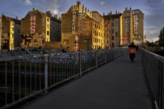 Germany, Berlin, 21.04.2025, Hinterhäuser, Giebel, Kopenhagener Straße, Schönfließer Behelfsbrücke,